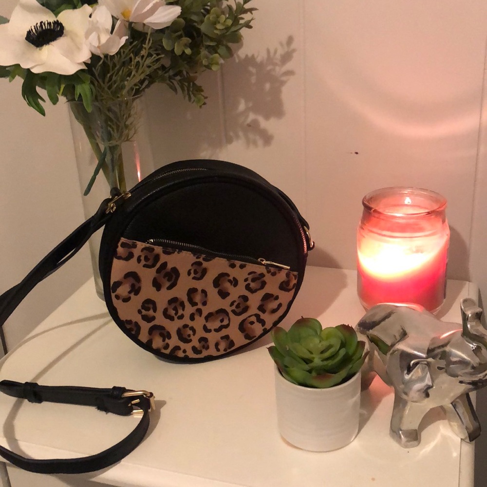 Cute black and leopard print circular crossbody